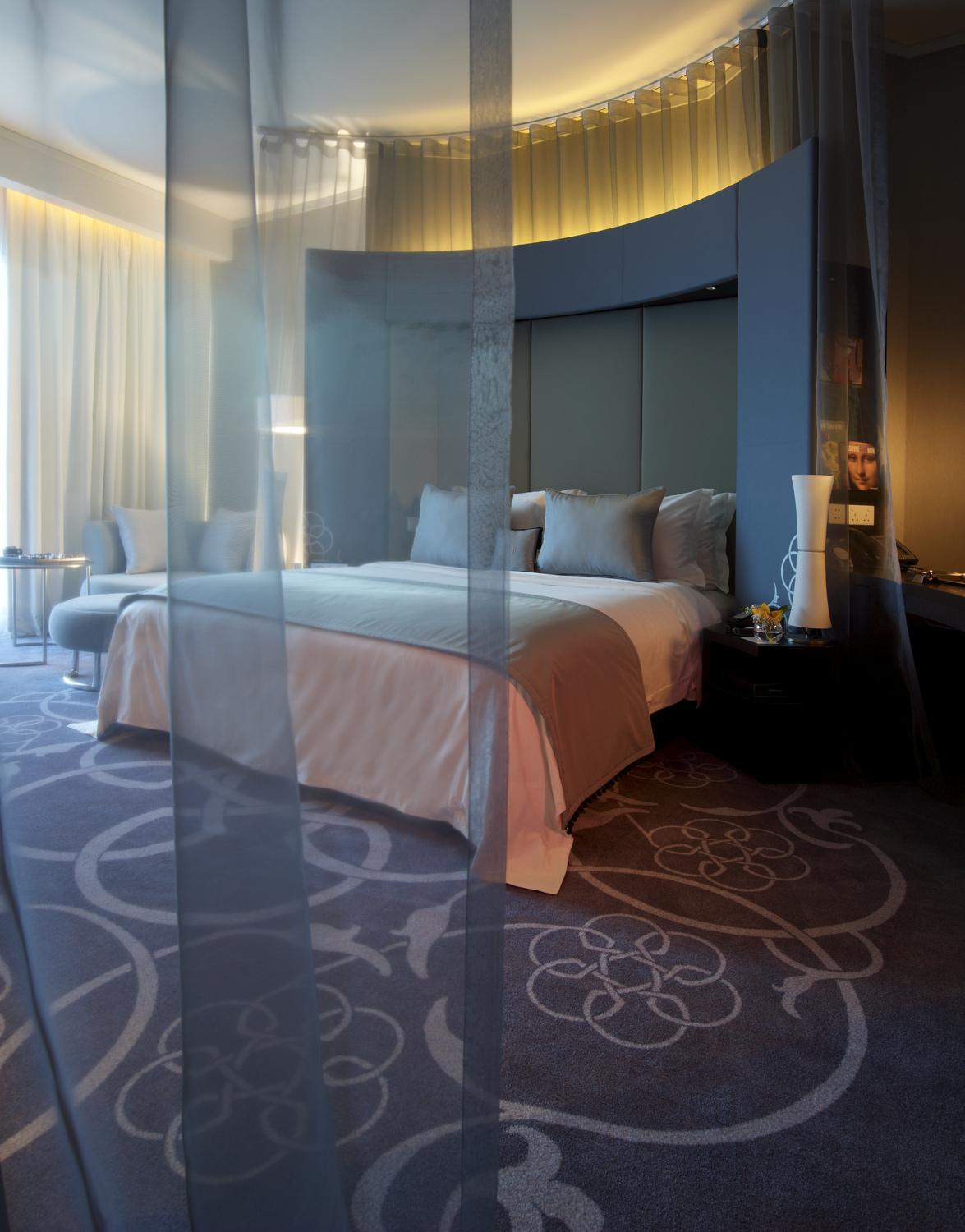 14)W Doha Hotel &amp;amp; ResidencesSpectacular Room Ĕz.jpg