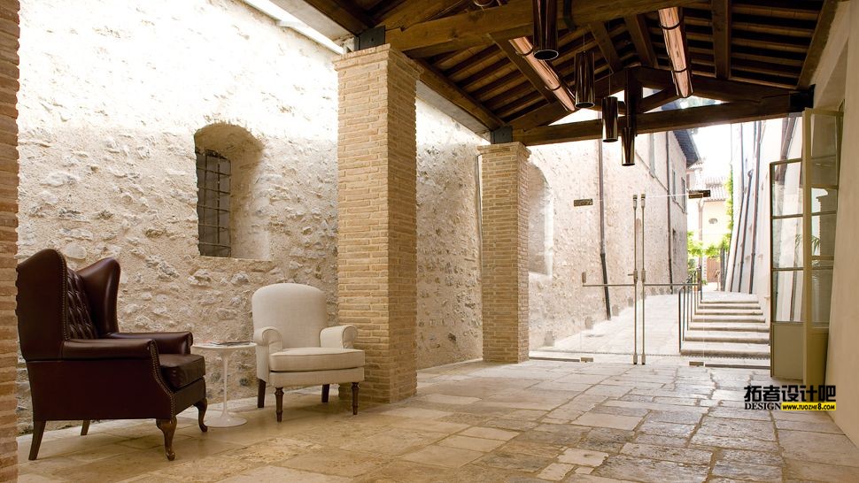 007517-12-hallway.jpg