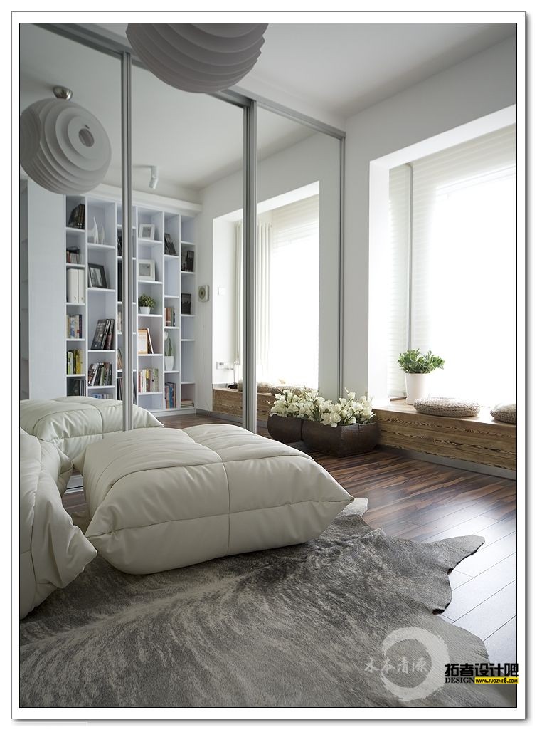 ��ߵ���ش�������ľ�ʵ�̨�ӣ������������˴��ع�ͬ���ľ����š��鷿����һ����ǽ�Ĺ��ӣ�һ����ľ��� ...