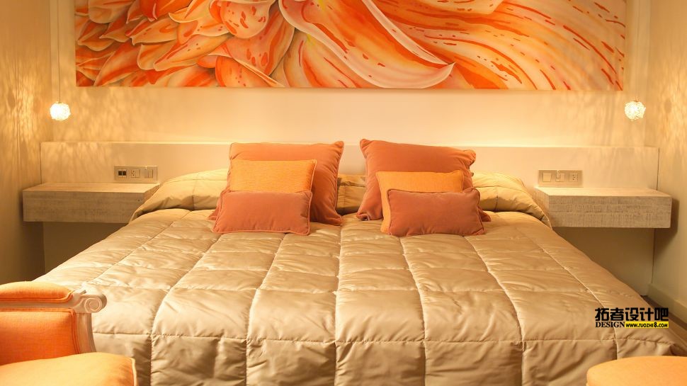 002980-02-orange-bedroom.jpg