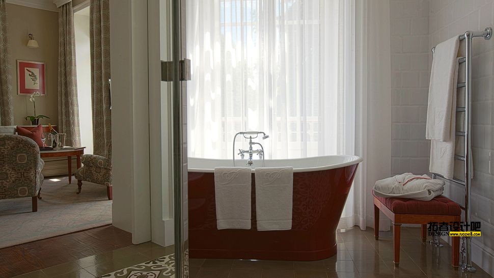 008478-04-guestroom-oval-tub.jpg