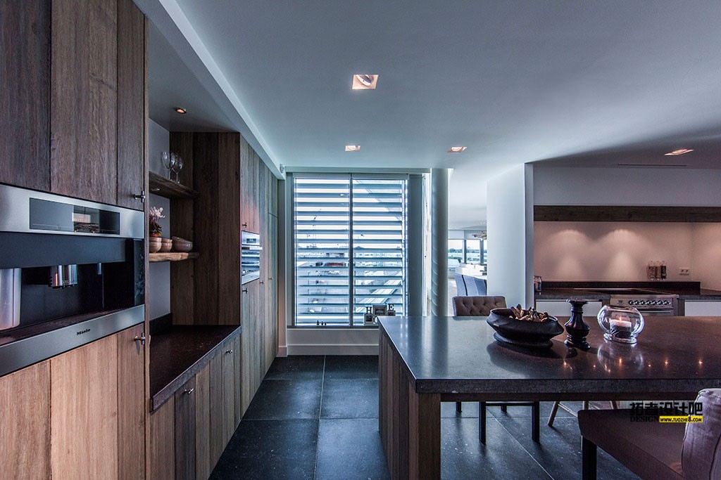 Sky-Box-Apartment-12.jpg