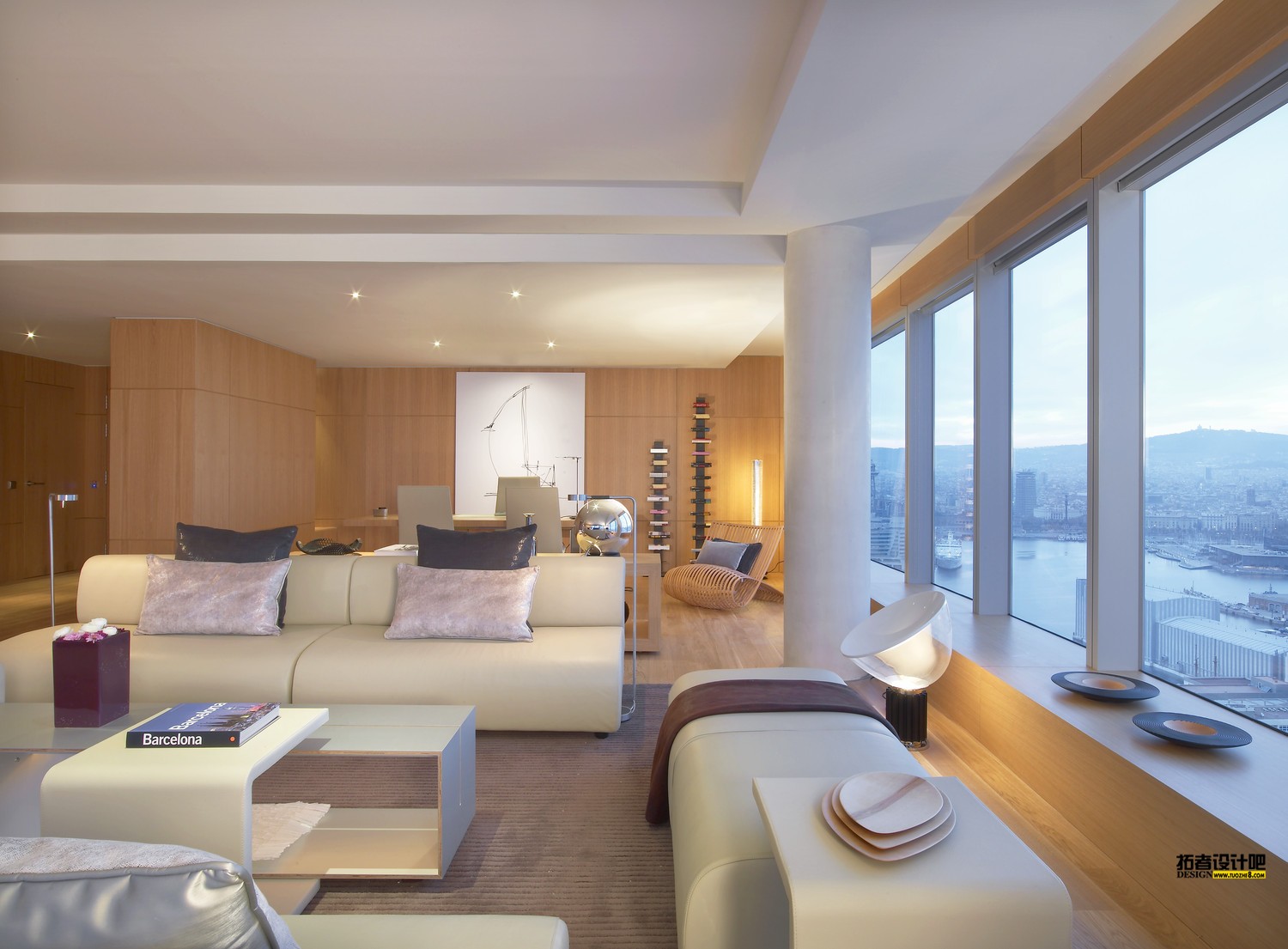 16)W BarcelonaExtreme WOW Suite Living Room Ĕz.jpg