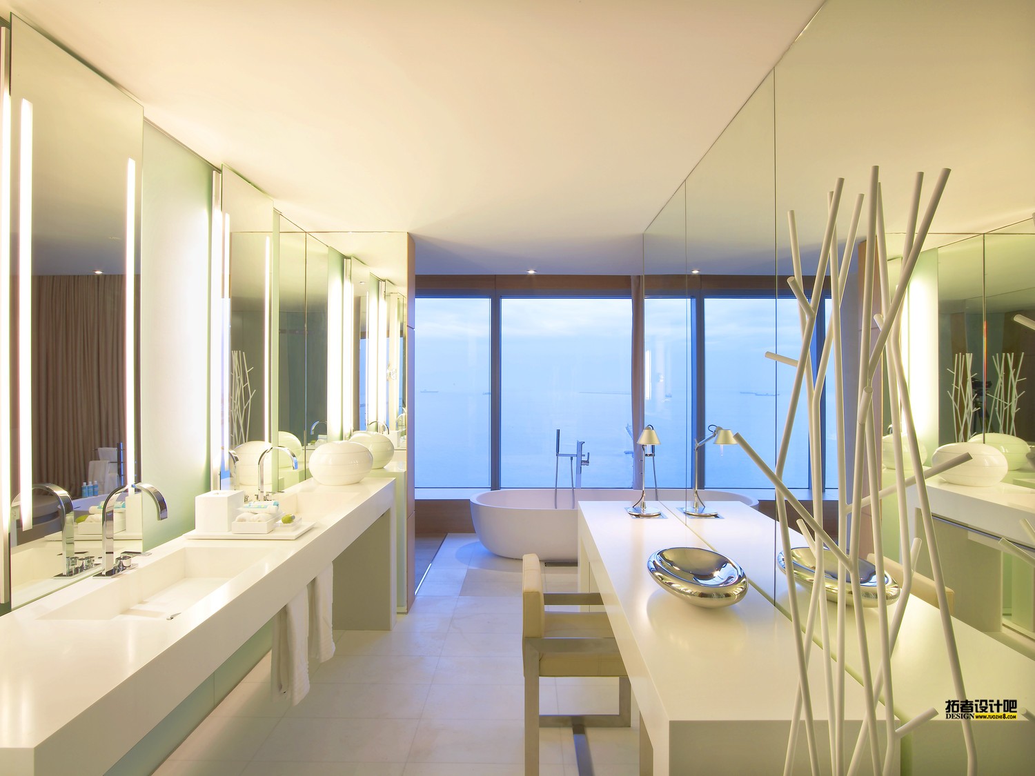 24)W BarcelonaExtreme WOW Suite Design Bathroom Ĕz.jpg