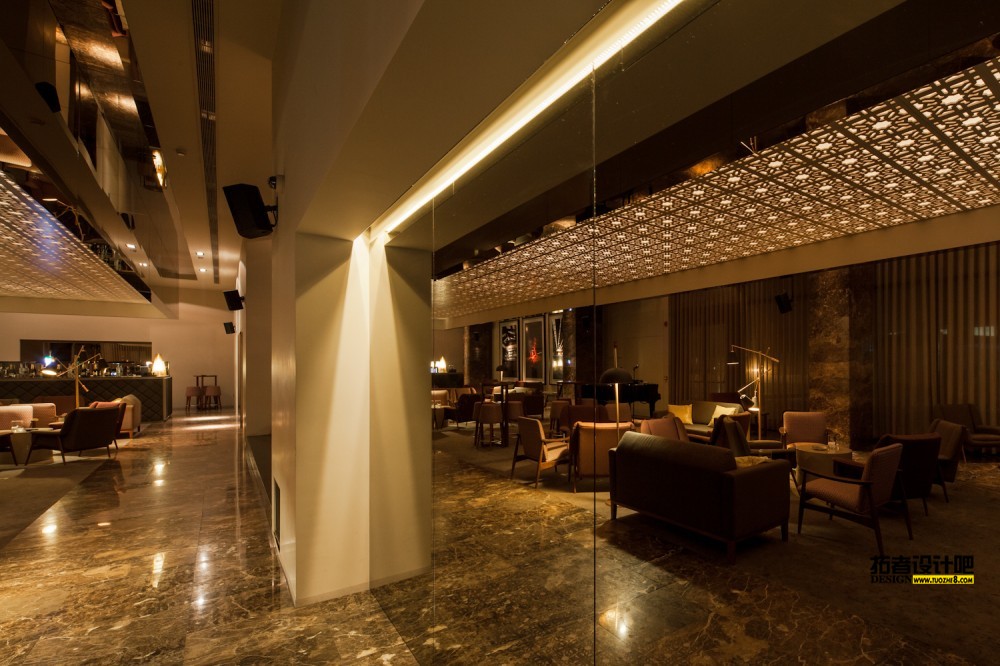 51433112b3fc4b2f1d000045_bozen-bar-central-arquitectos_jm_ca_barbozen_028-1000x666.jpg
