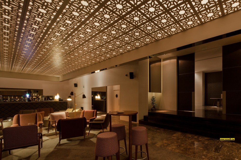 51433118b3fc4b2f1d000046_bozen-bar-central-arquitectos_jm_ca_barbozen_029-1000x666.jpg