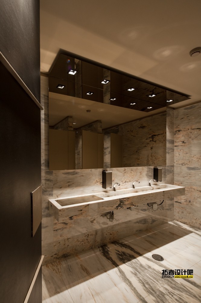 51433126b3fc4bc06300003b_bozen-bar-central-arquitectos_jm_ca_barbozen_0361-666x1000.jpg