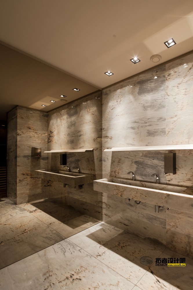 51433136b3fc4b2f1d000049_bozen-bar-central-arquitectos_jm_ca_barbozen_0391-666x1000.jpg