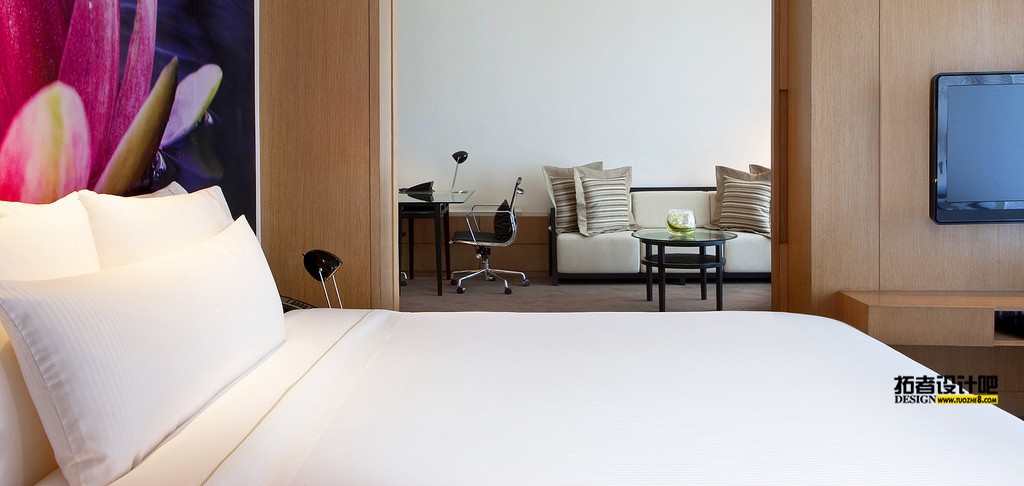 3)The Westin Hyderabad Mindspaceexecutive suite side view Ĕz.jpg