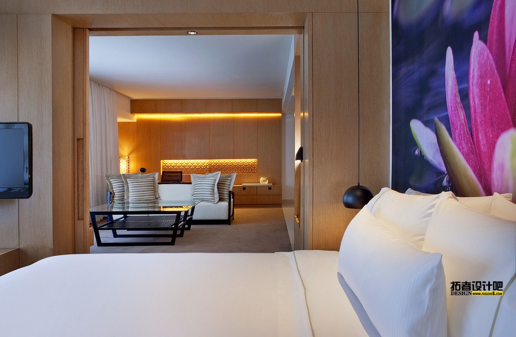 4)The Westin Hyderabad Mindspaceexecutive suite side view Ĕz.jpg