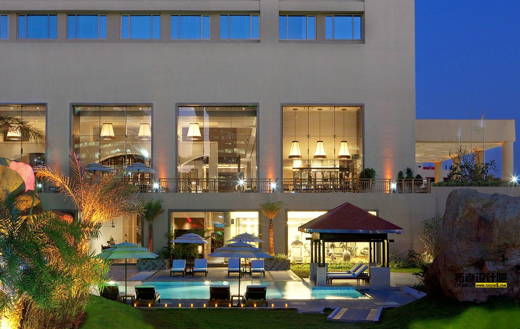 5)The Westin Hyderabad Mindspacepool view night Ĕz.jpg