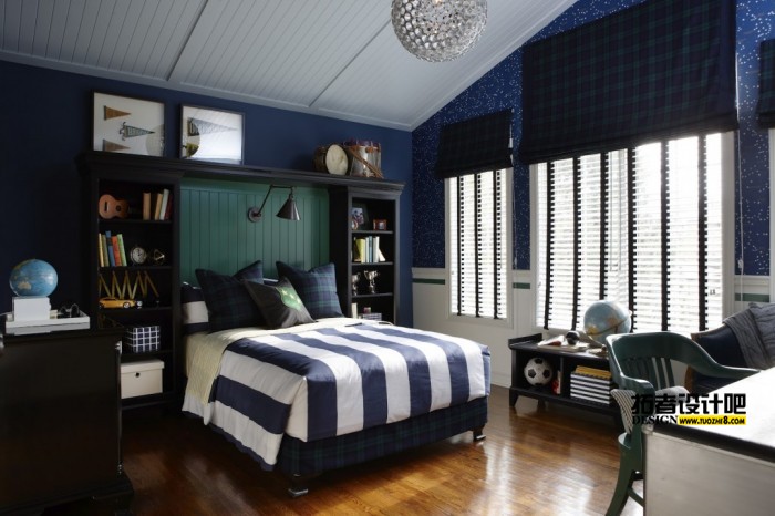 blue-and-white-striped-boys-room-with-silver-accents-700x466.jpeg