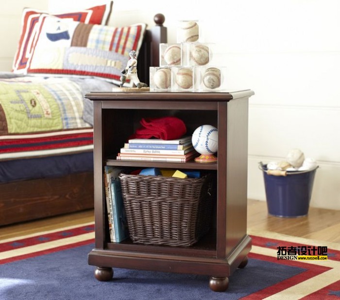 dark-wood-sporting-themed-accessorizing-boys-room-700x617.jpeg