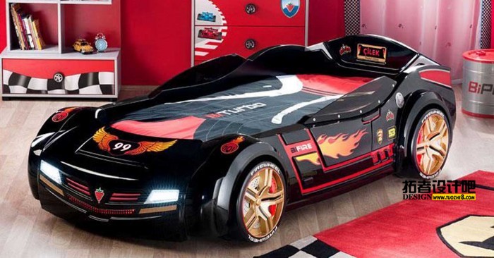 race-car-themed-boys-room-black-and-red-700x366.jpeg