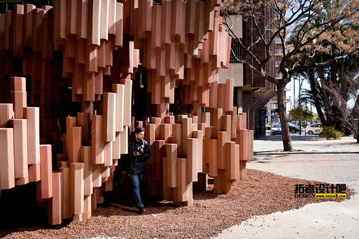 Corrugated-Cardboard-Pavilion-by-Miguel-Arraiz-Garcia-David-Moreno-Terron-Valenc.jpg
