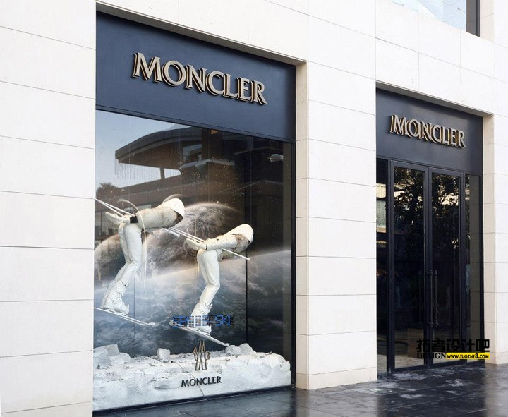 Moncler-store-by-Gilles-Boissier-Istanbul-05.jpg