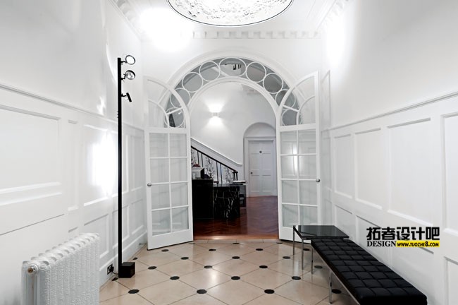 ڵĹ˫2 - Entrance lobby with arc-frame double doors.jpg