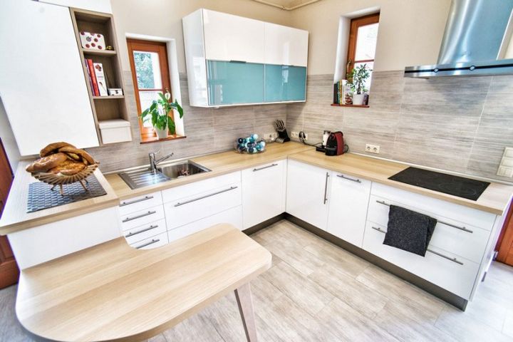 Vibrant-Apartment-in-Budapest-05-800x534.jpg