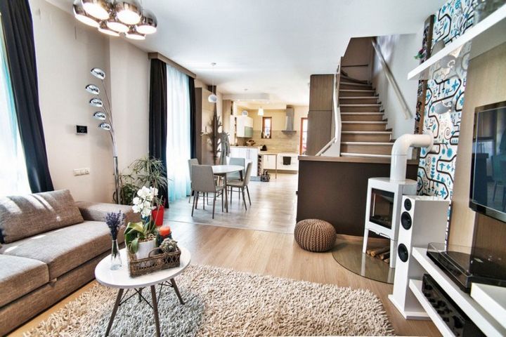 Vibrant-Apartment-in-Budapest-02-800x534.jpg