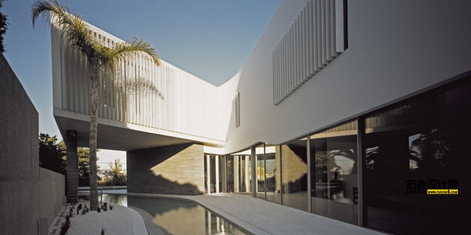 the-psychiko-house-by-divercity-architects-07.jpg
