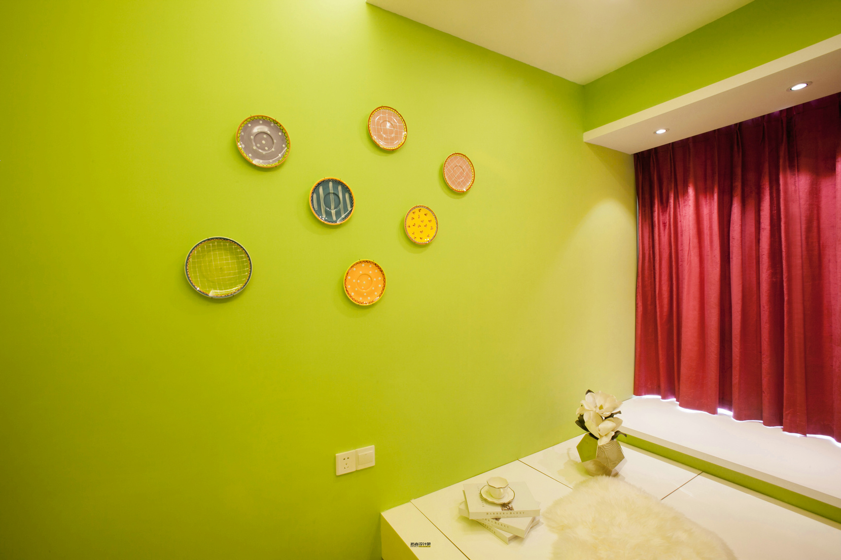 ͼ9 ŮĹɫ齺õ촰һǿҵĶԱɫǽϸ.jpg