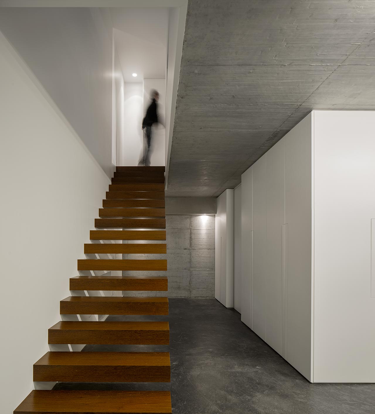 f5_casal_dos_claros_leiria_portugal_contaminar_arquitectos_photo_fernando_guerra.jpg