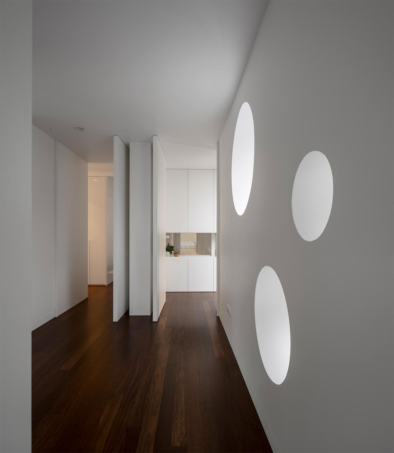 f8_casal_dos_claros_leiria_portugal_contaminar_arquitectos_photo_fernando_guerra.jpg