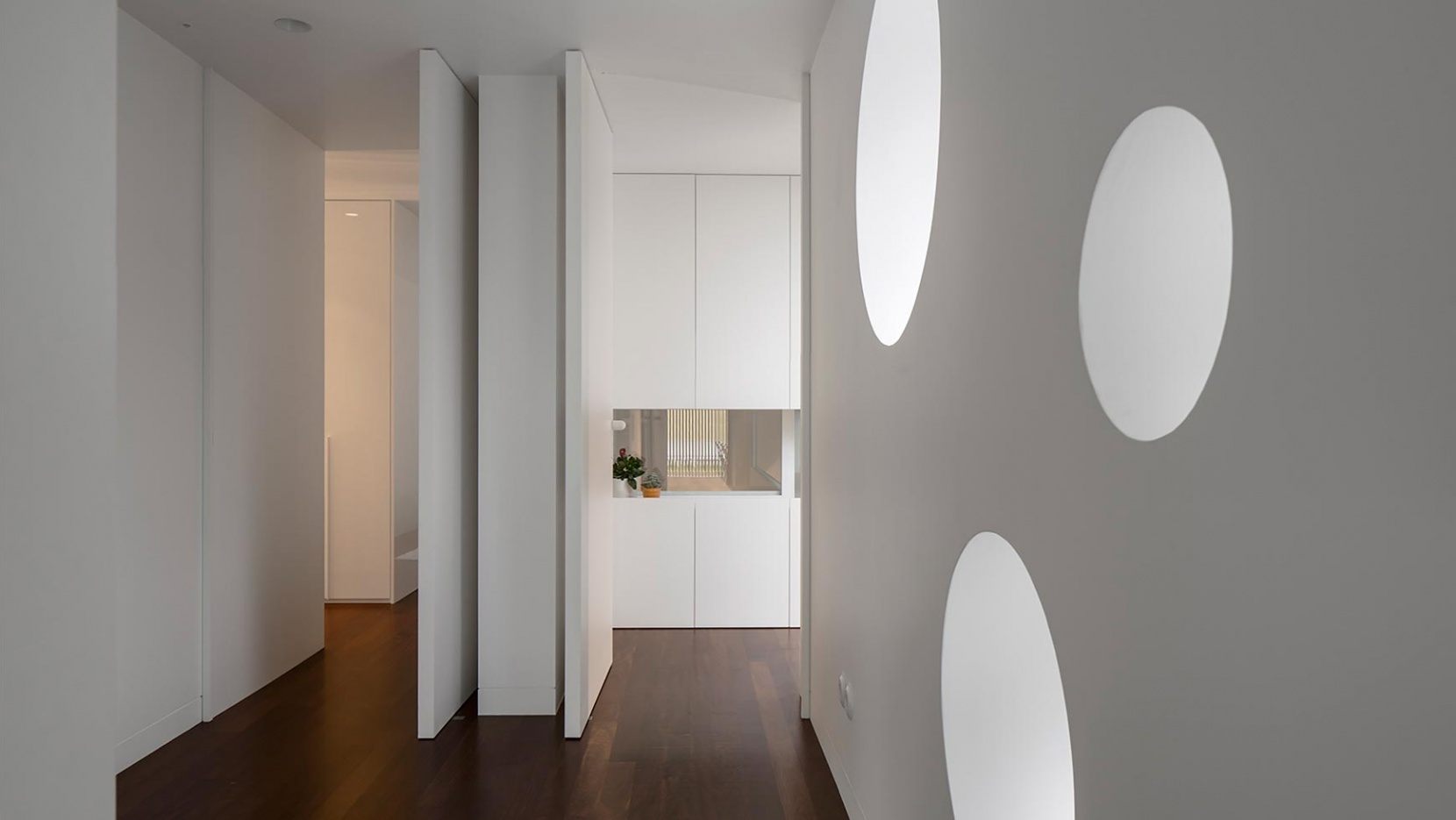 p5_casal_dos_claros_leiria_portugal_contaminar_arquitectos_photo_fernando_guerra.jpg