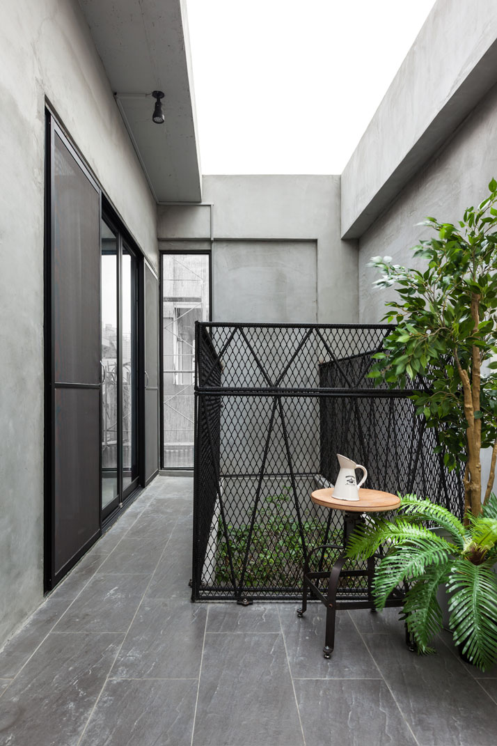 15_Q_Pot_Hair_Salon_and_Residence_Kaohsiung_Taiwan_yatzer.jpg