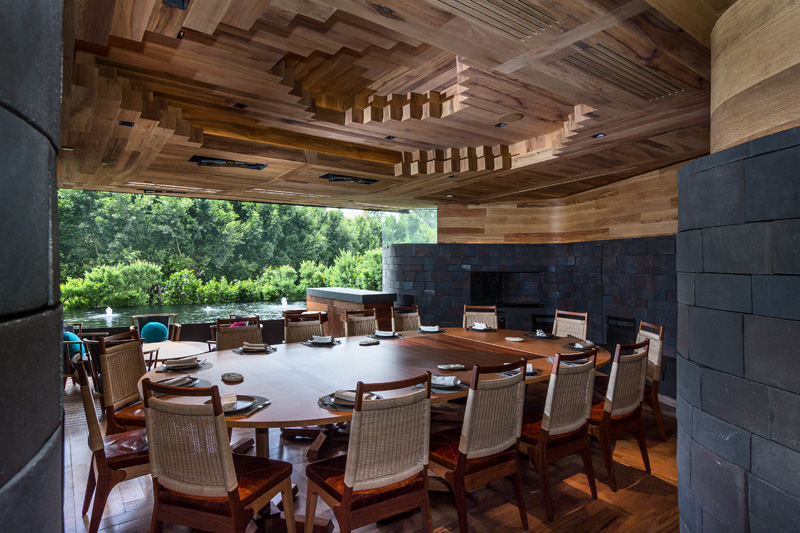 Wood-Ceiling-art-on-Chapulin-restaurant-in-Mexico.jpg