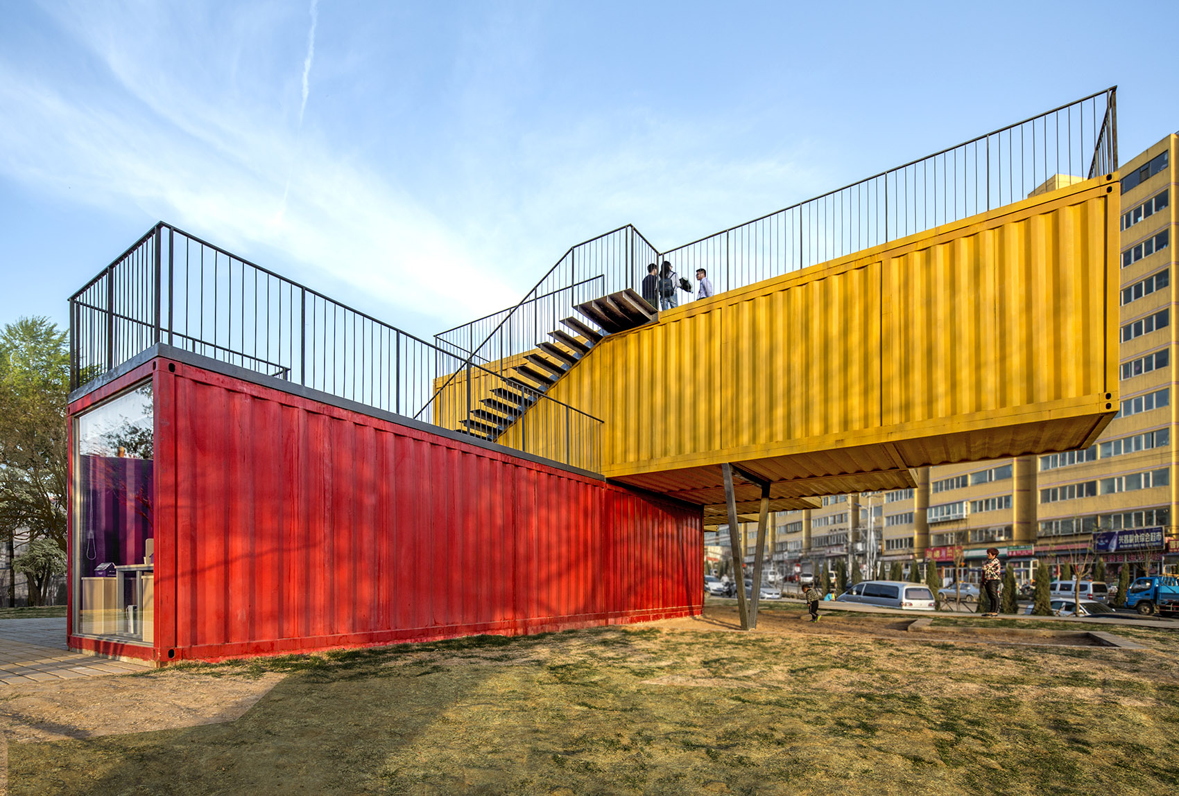 005-Container-Stack-Pavilion-by-Peoples-Architecture-Office.jpg