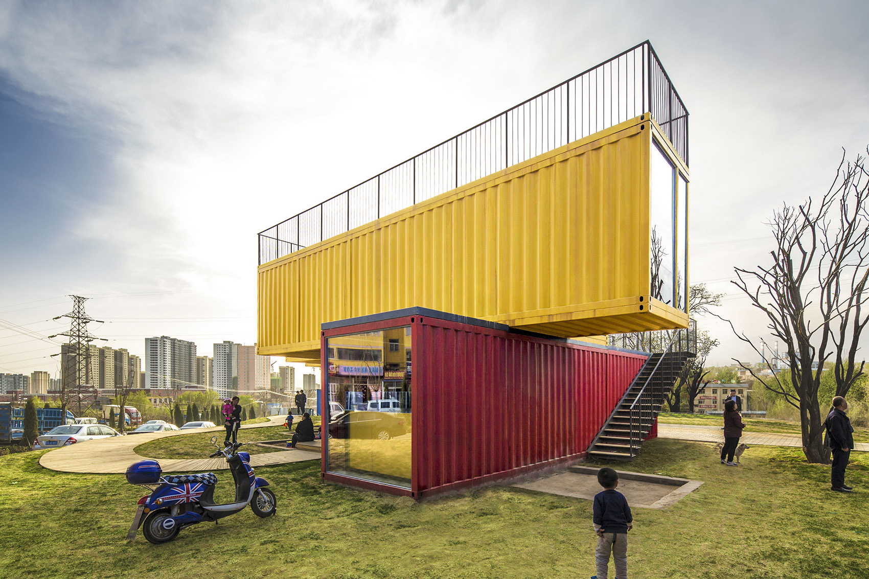 006-Container-Stack-Pavilion-by-Peoples-Architecture-Office.jpg