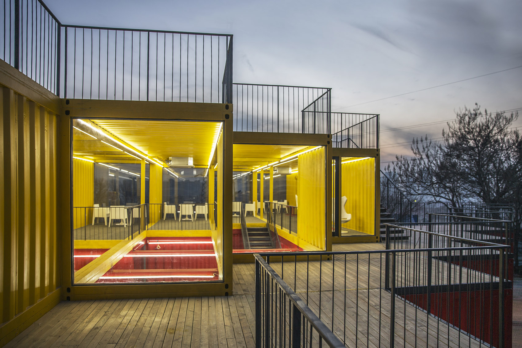 007-Container-Stack-Pavilion-by-Peoples-Architecture-Office.jpg