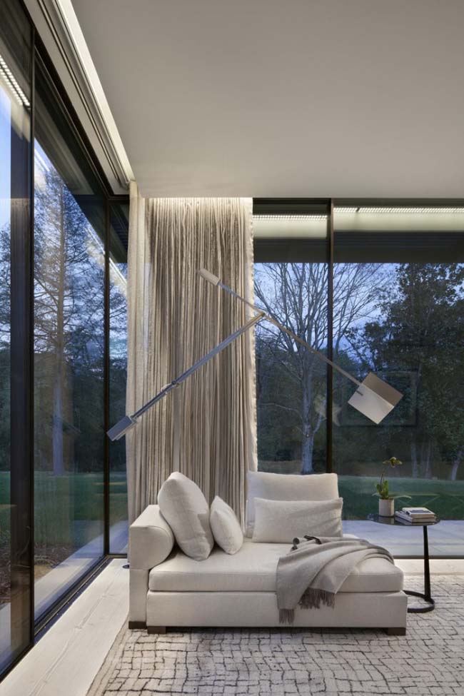 Modern-Farmhouse-Style-Meyer-Davis-Studio-11-1-Kindesign.jpg