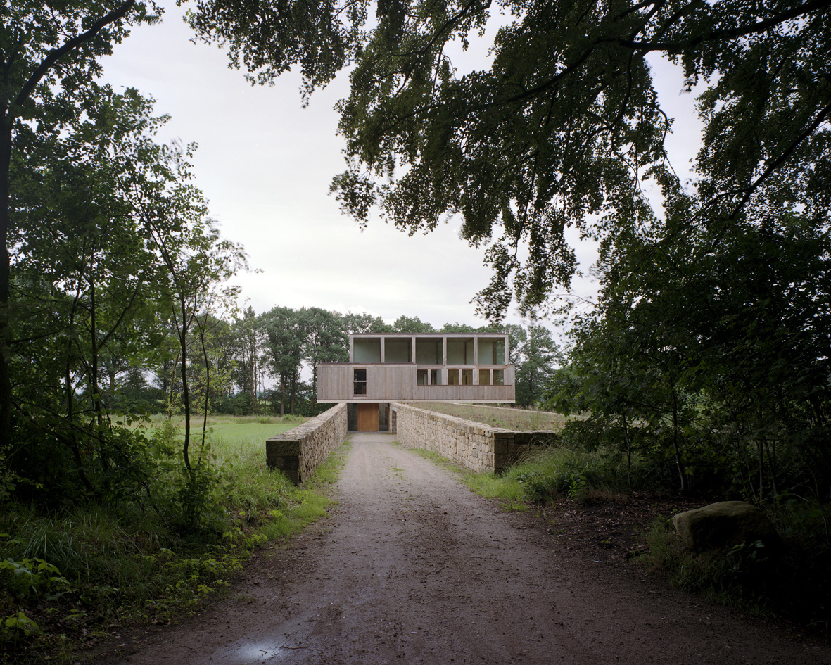 02-01.jpg