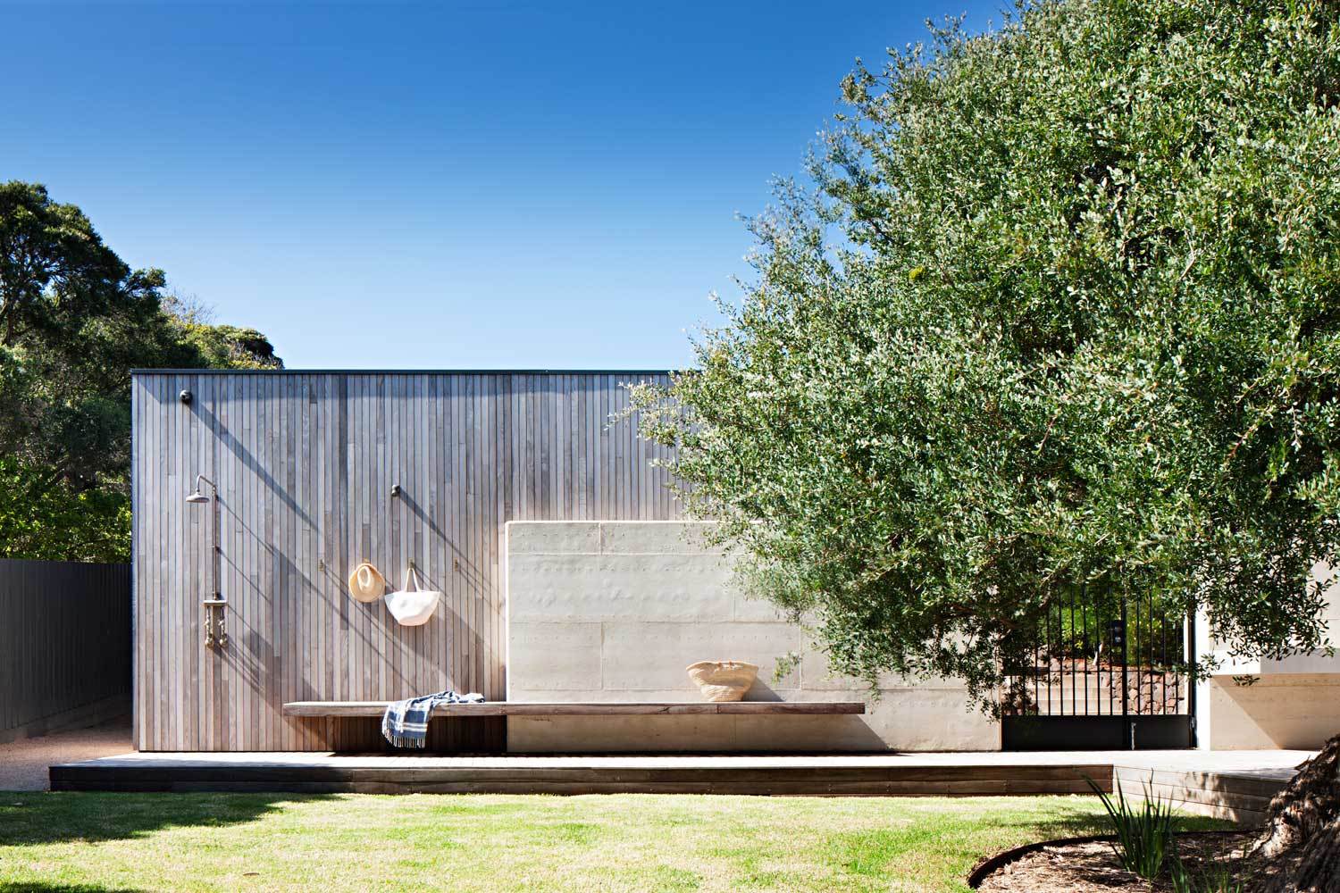Layer-House-in-Regional-Victoria-by-Robson-Rak-Yellowtrace-06.jpg