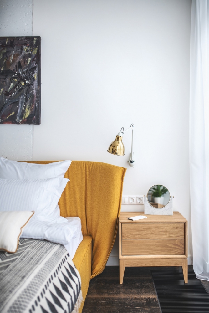 Gold-swing-arm-sconce.jpg