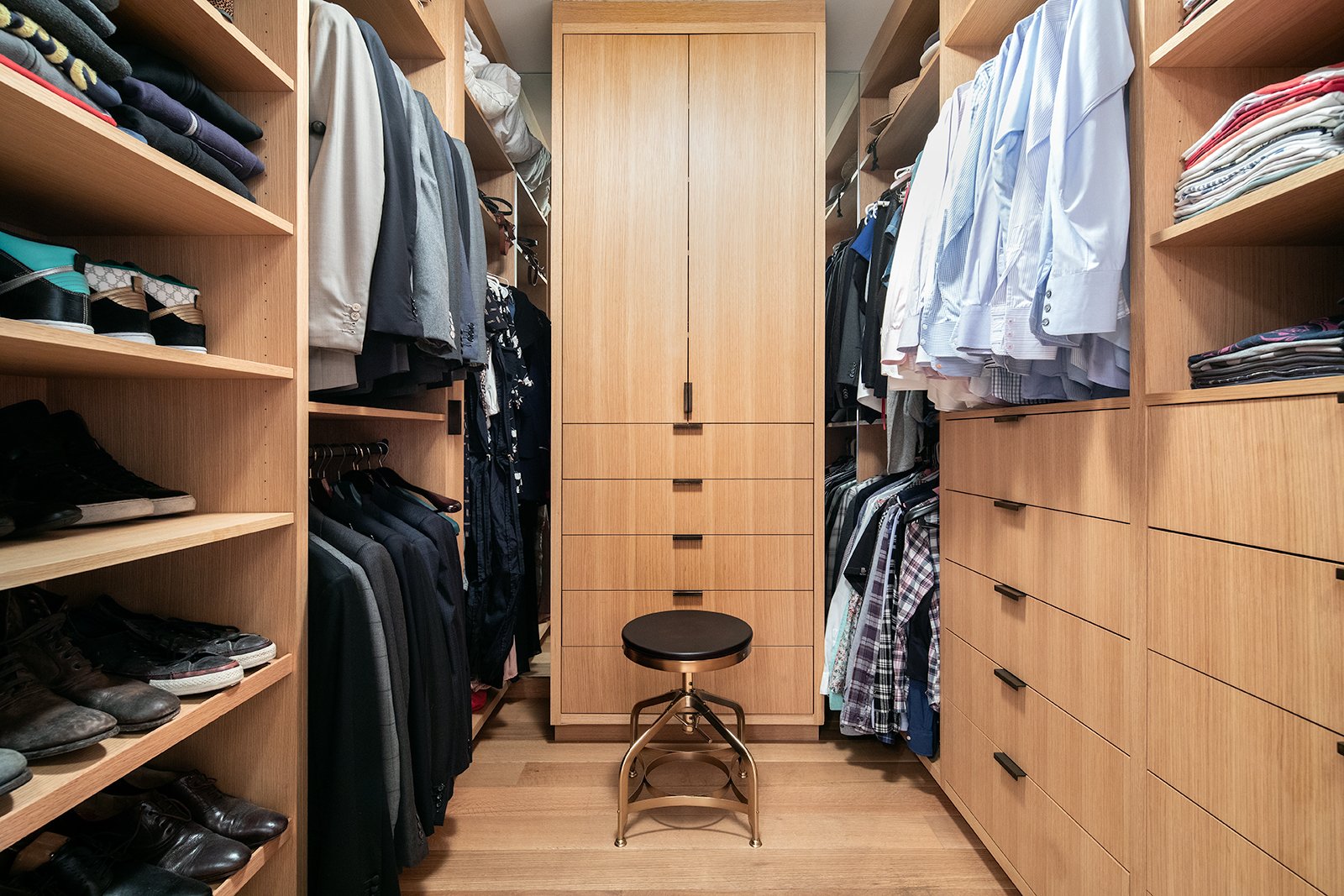 the-master-bedroom-also-includes-a-large-walk-in-closet-that-is-clad-in-the-same.jpg