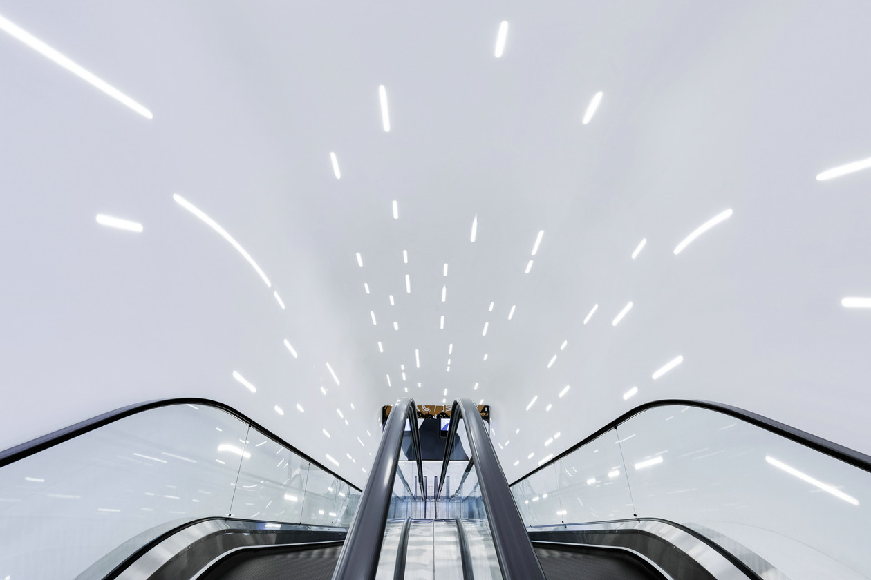 04 the escalator to the lower level.jpg