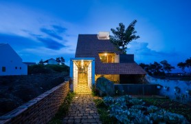 Խ������һ����������Ȼ��Ϸ��סլ