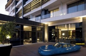 ϣThe Met Hotel / Tasos Zeppos